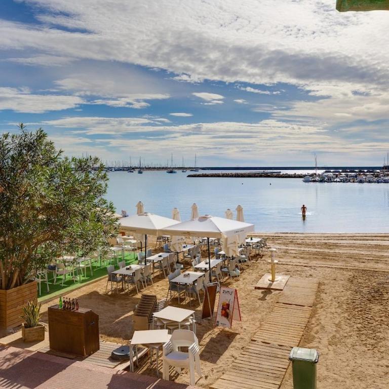 Apartamento 3 dormitorios con vistas al mar en Torrevieja - Three-Bedroom Apartment with Sea View - 27