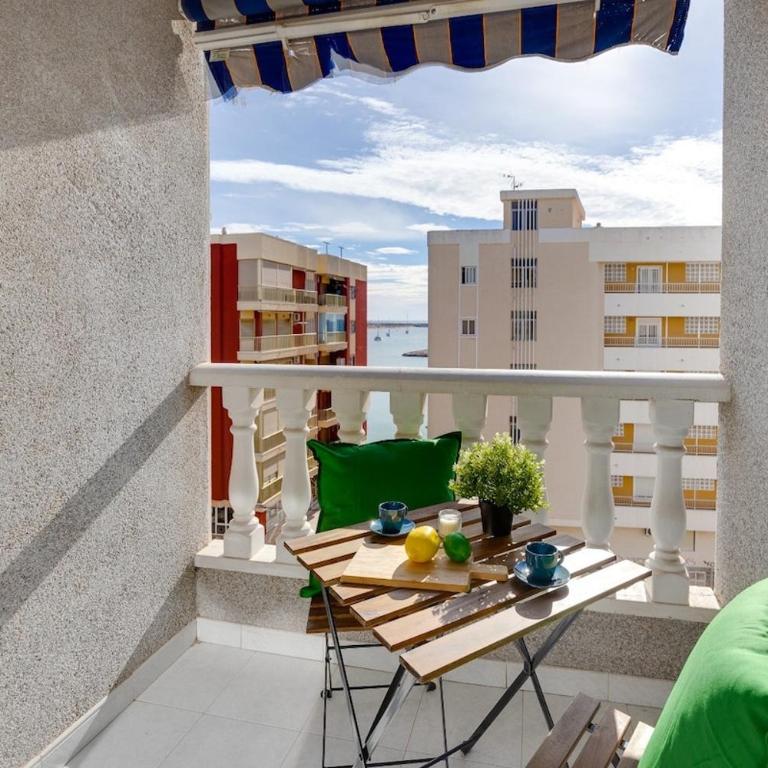 Apartamento 3 dormitorios con vistas al mar en Torrevieja - Three-Bedroom Apartment with Sea View - 28