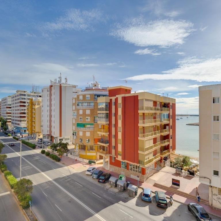 Apartamento 3 dormitorios con vistas al mar en Torrevieja - Three-Bedroom Apartment with Sea View - 33