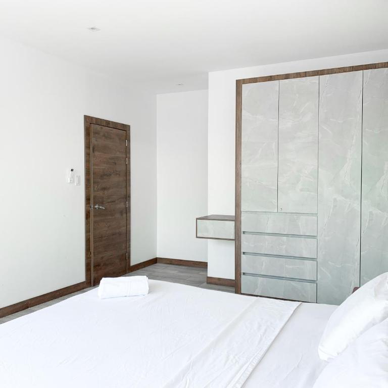 Lujosa y exclusiva casa en Salinas! Cerca de todo - Apartamento de 3 dormitorios - 15