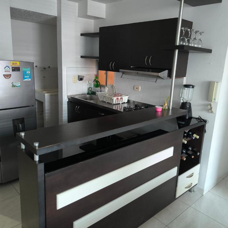 Amplio Apartamento Parqueadero y Piscina Cerca al CC Gran Plaza - Apartamento de 3 dormitorios - 22