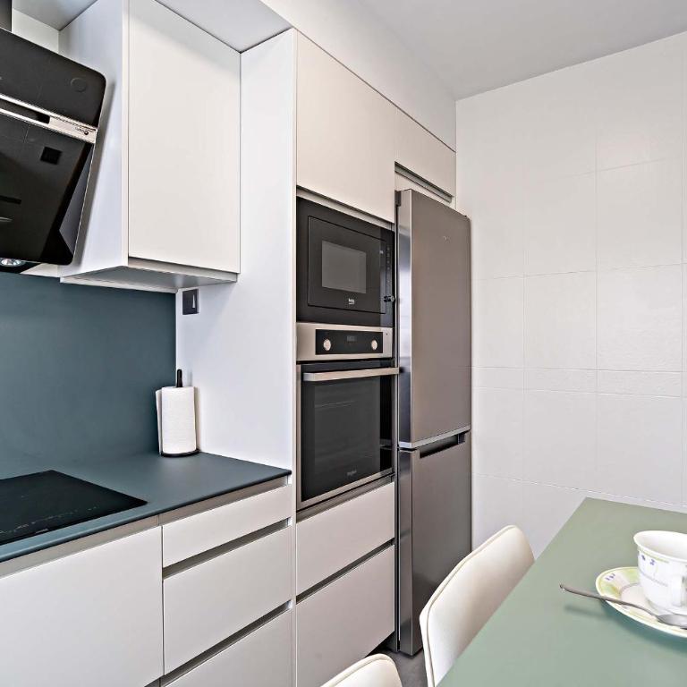 Elegante piso en la Romanilla - Two-Bedroom Apartment - 10