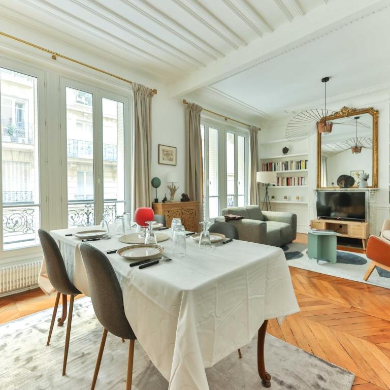 Bright, modern apartment- 14 arrd- Mobility lease - Appartement 2 Chambres - 4