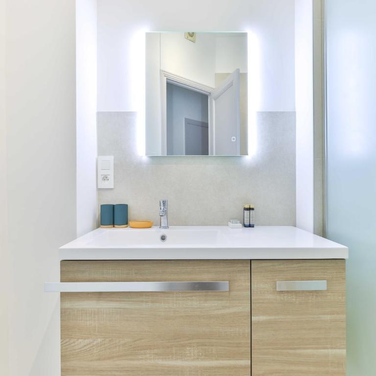Bright, modern apartment- 14 arrd- Mobility lease - Appartement 2 Chambres - 18