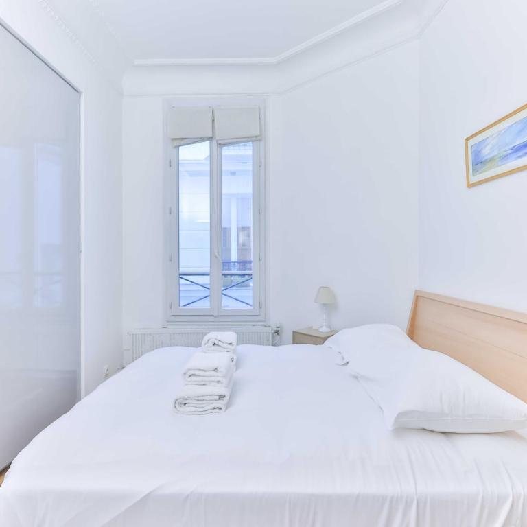 Bright, modern apartment- 14 arrd- Mobility lease - Appartement 2 Chambres - 11