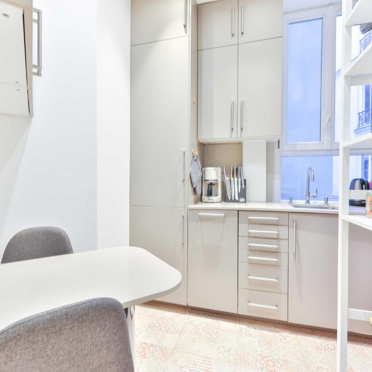 Bright, modern apartment- 14 arrd- Mobility lease - Appartement 2 Chambres - 7