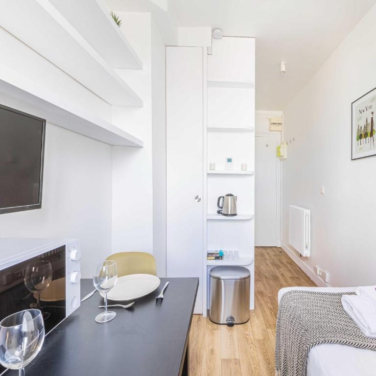 Charming studio 1P near Av Montaigne - Appartement - 8