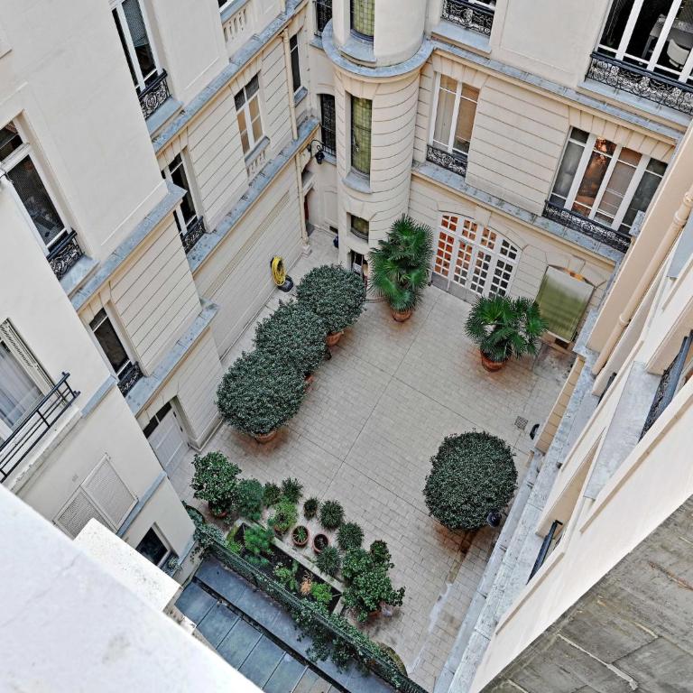 Nice and quiet 1BDR apartment 8th - BAIL MOBILITE - One-Bedroom Apartment - 12