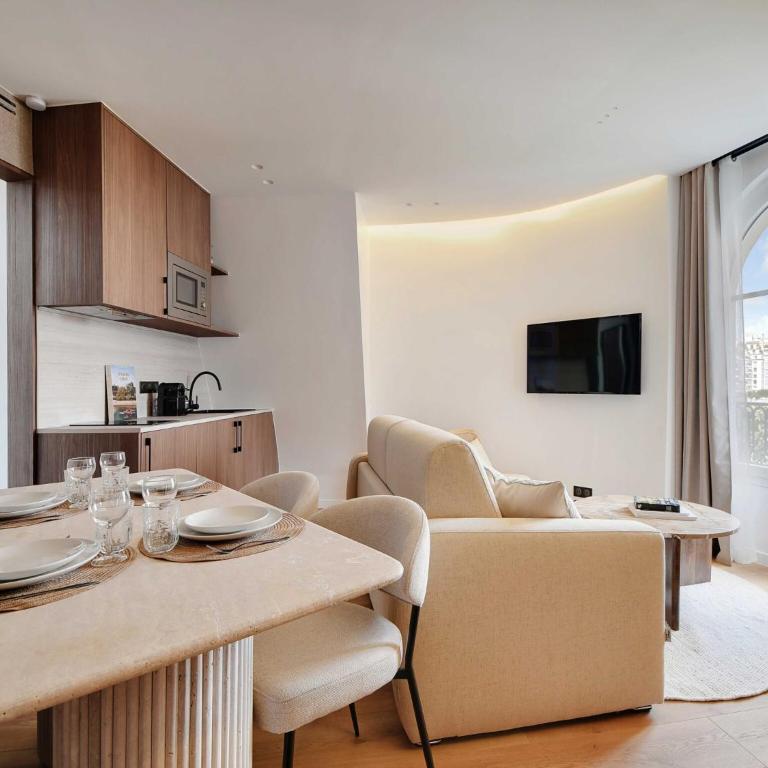 Modern Apt -1BR 4P - View Eiffel Tower Passy - Apartment - 1