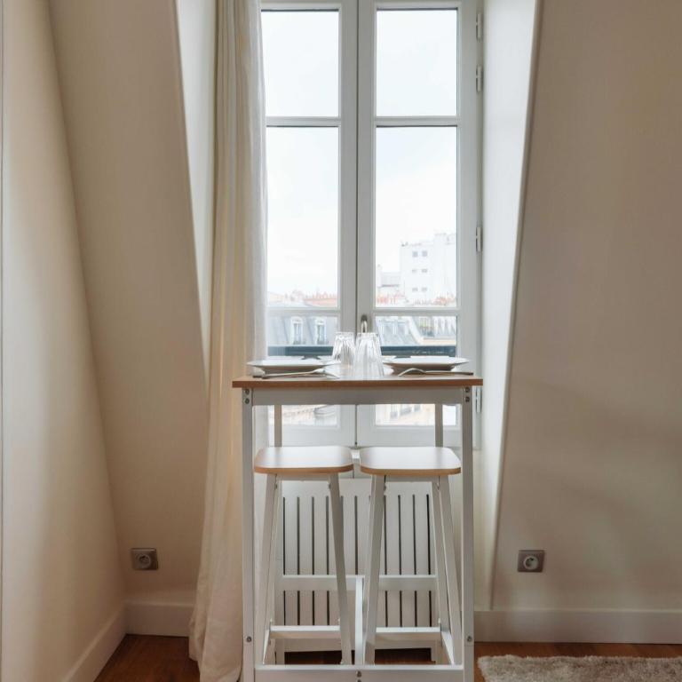 Bright apartment - 1 BDR 2 P - Etoile Trocadéro - One-Bedroom Apartment - 8