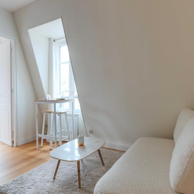 Bright apartment - 1 BDR 2 P - Etoile Trocadéro - One-Bedroom Apartment - 1