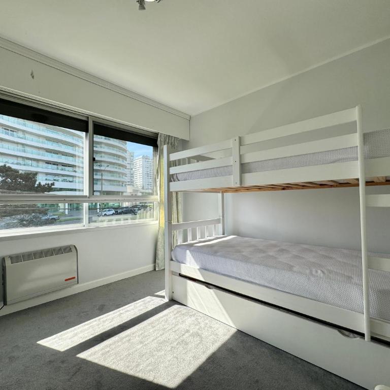 Ostende apto 102 Frente a Rambla - Three-Bedroom Apartment - 9