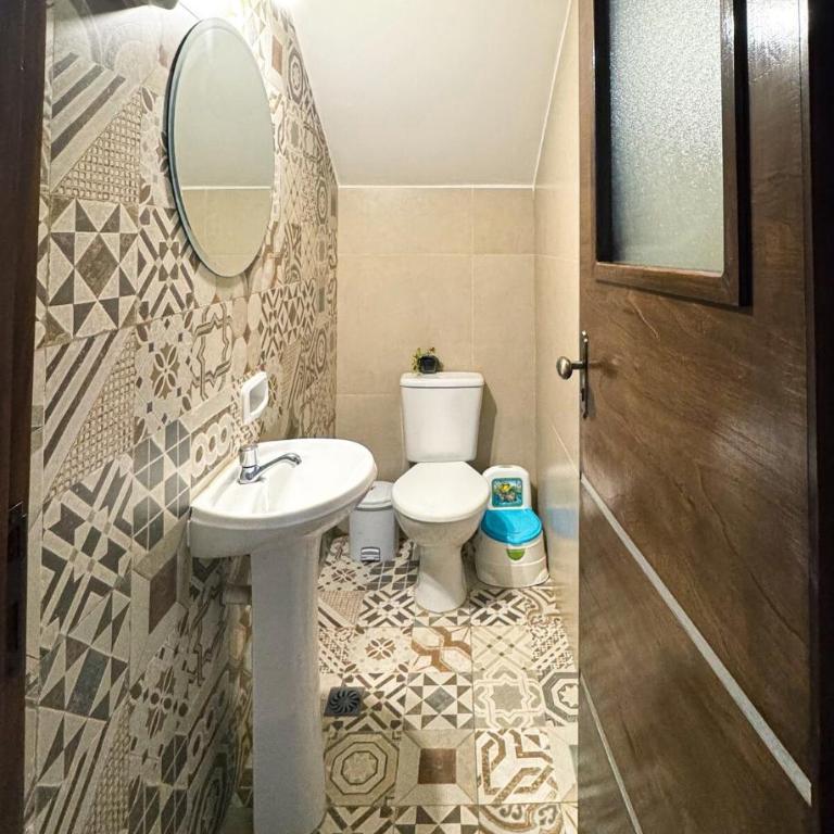 Casa estilo americano cerca del Shopping Mariscal con 2 garajes y WiFi - Two-Bedroom Townhouse - 31