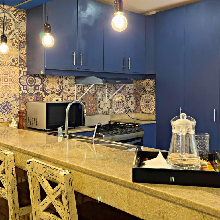 Casa estilo americano cerca del Shopping Mariscal con 2 garajes y WiFi - Two-Bedroom Townhouse - 22