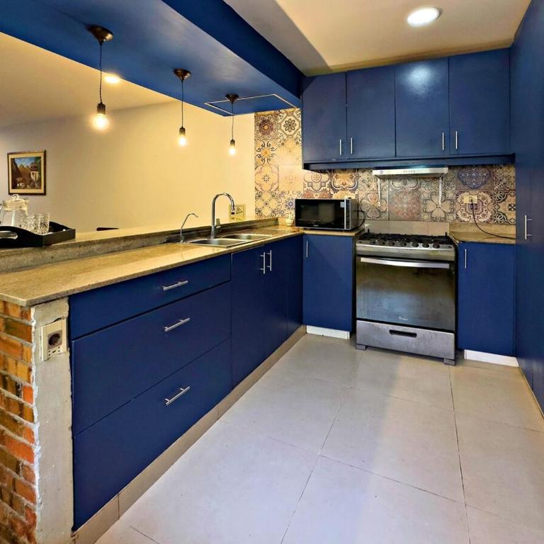 Casa estilo americano cerca del Shopping Mariscal con 2 garajes y WiFi - Two-Bedroom Townhouse - 23