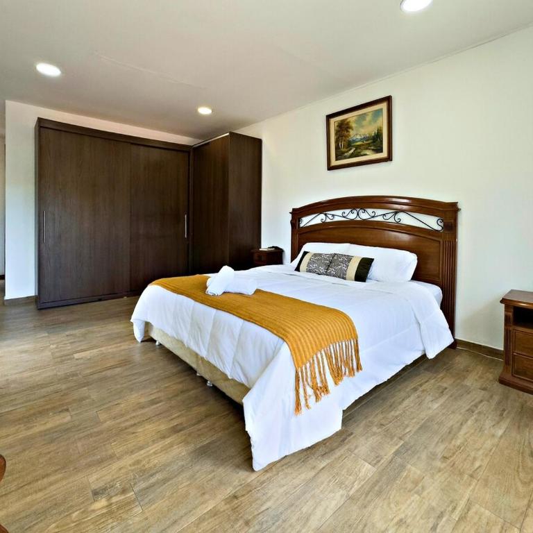 Casa estilo americano cerca del Shopping Mariscal con 2 garajes y WiFi - Two-Bedroom Townhouse - 13