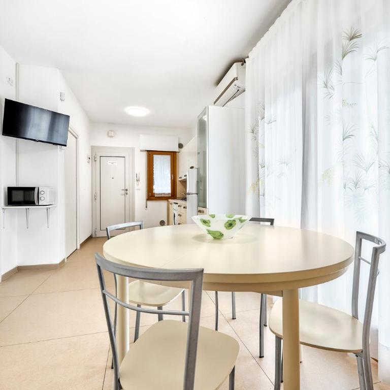 Jesolo Sun Beach House - Host Solution - Appartamento Superior con 2 Camere da Letto - 2