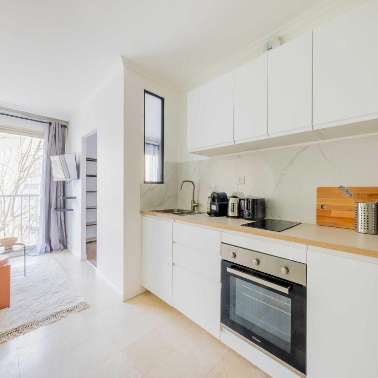 Chic Parisian 1-Bedroom Apartment in Vibrant 10th Arr - Mobility Lease - Appartamento con 1 Camera da Letto - 1