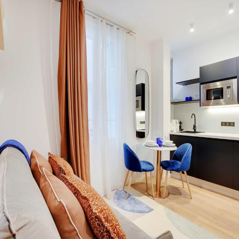 Cozy Parisian 2P Studio in the Prestigious 8th - Studio - 3