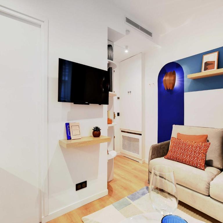 Cozy Parisian 2P Studio in the Prestigious 8th - Studio - 4