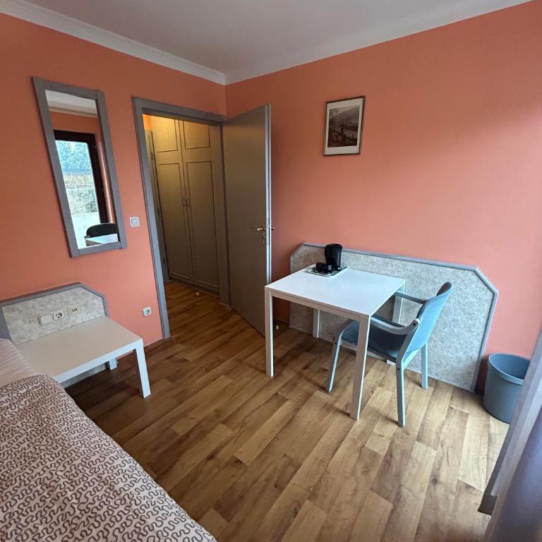2-Rent Group Hostel Rooms AUB162 - Einzelzimmer - 3