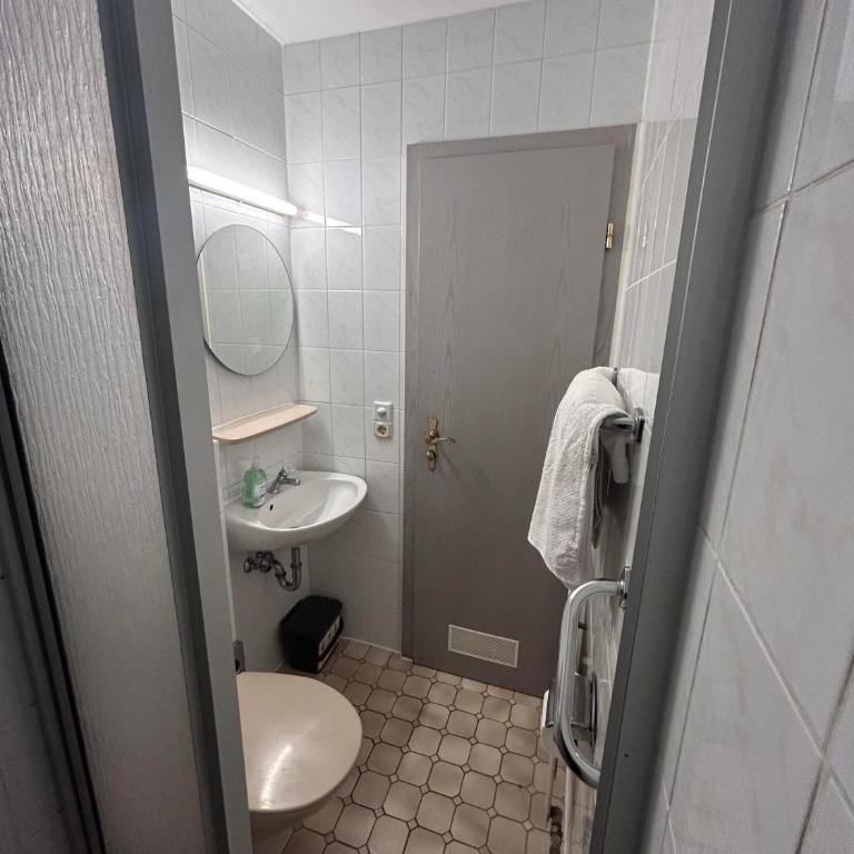 2-Rent Group Hostel Rooms AUB162 - Standard Zweibettzimmer - 4