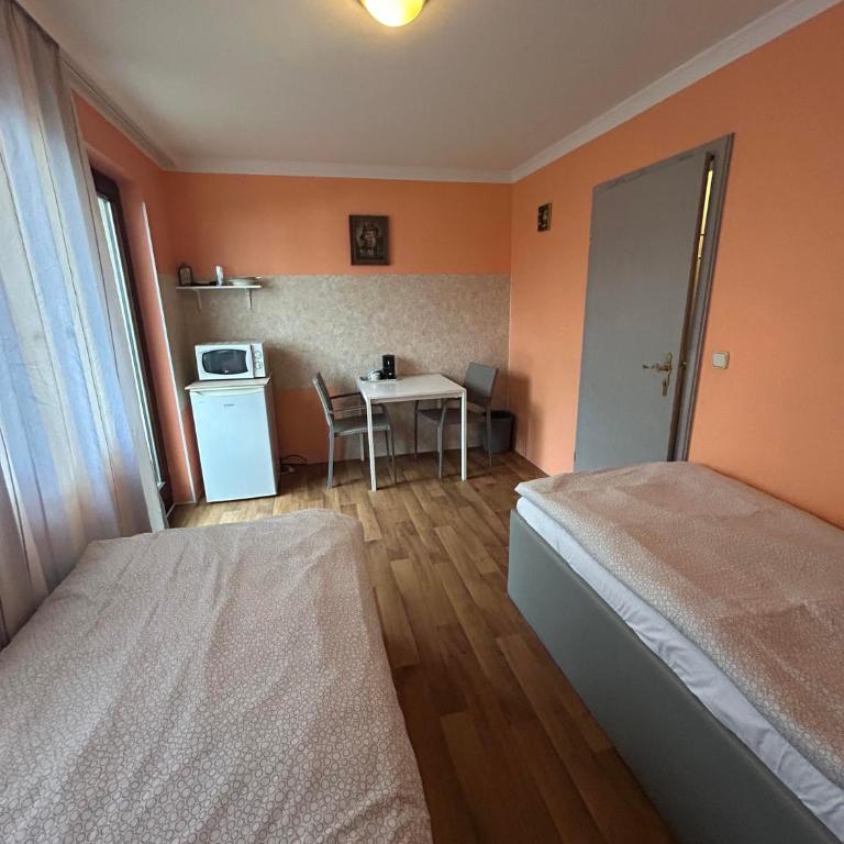2-Rent Group Hostel Rooms AUB162 - Standard Zweibettzimmer - 2