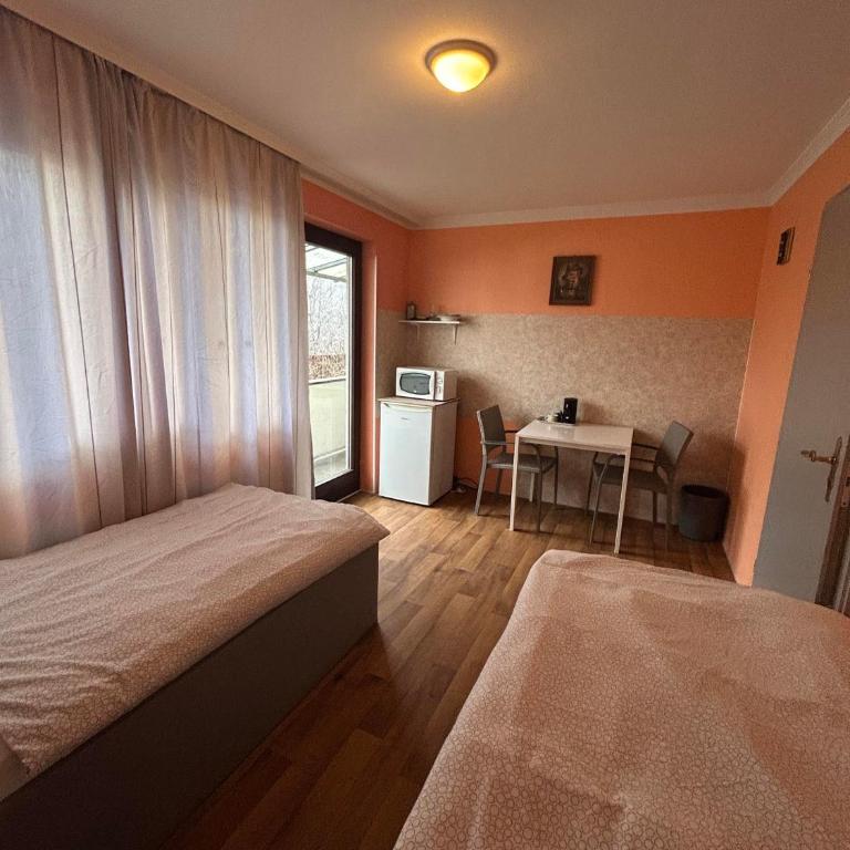 2-Rent Group Hostel Rooms AUB162 - Standard Zweibettzimmer - 1