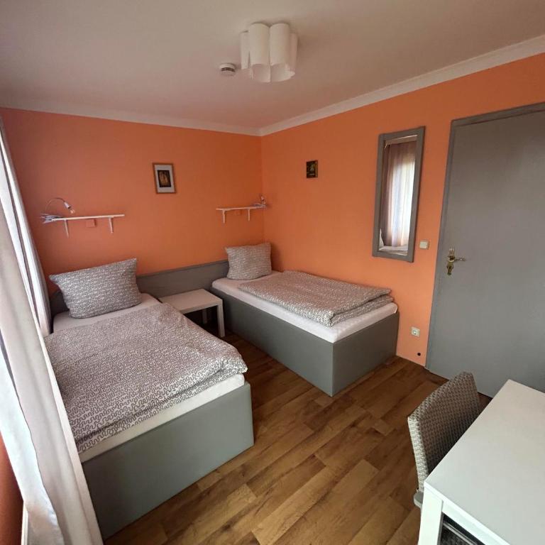 2-Rent Group Hostel Rooms AUB162 - Standard Zweibettzimmer - 6