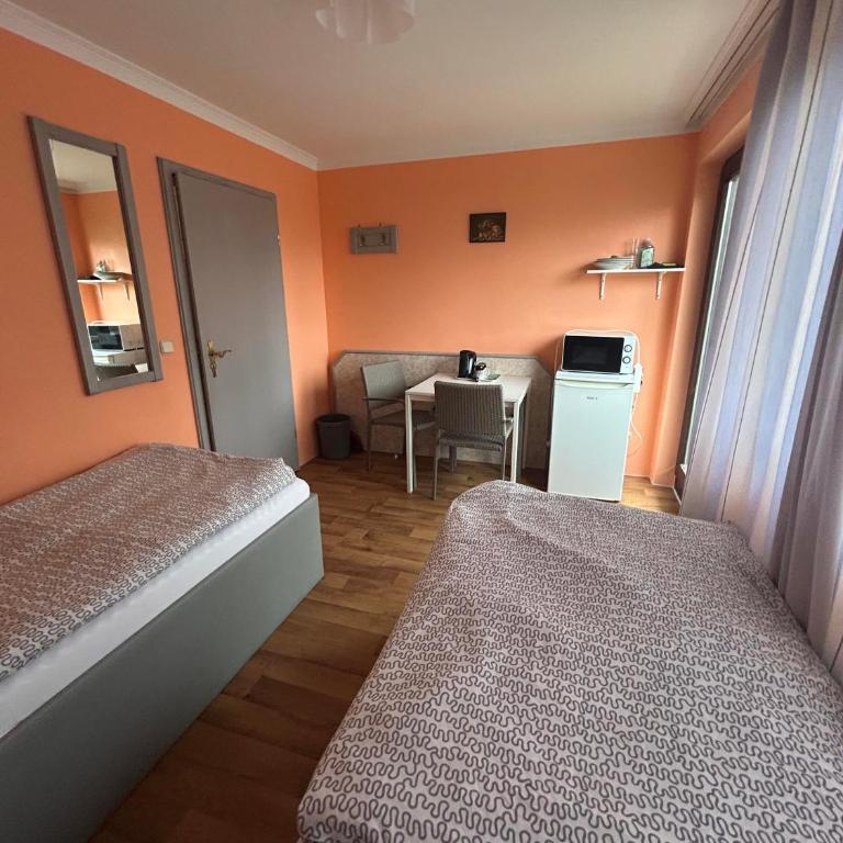 2-Rent Group Hostel Rooms AUB162 - Standard Zweibettzimmer - 1