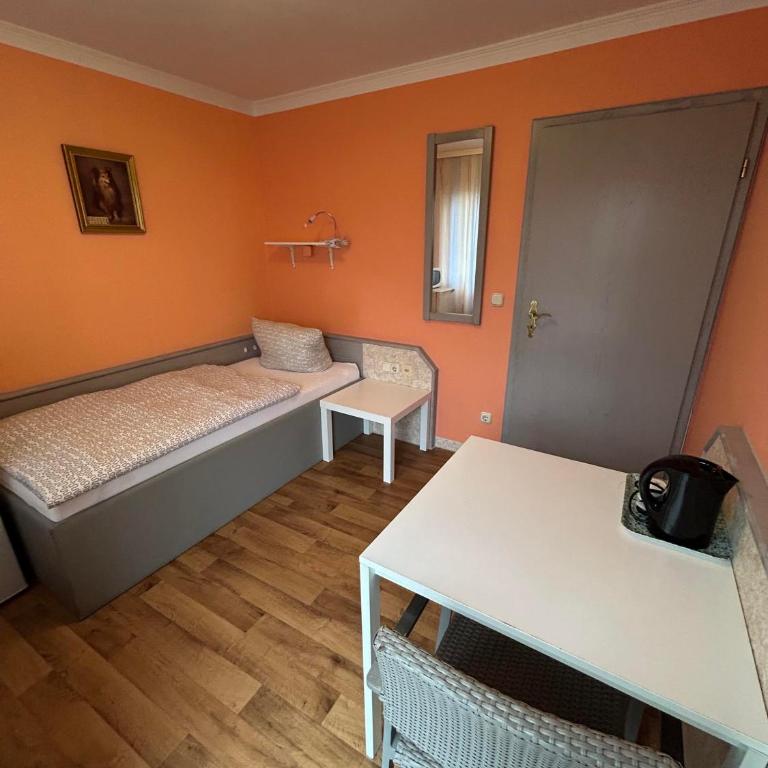 2-Rent Group Hostel Rooms AUB162 - Einzelzimmer - 1