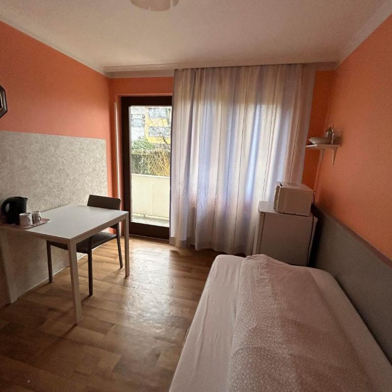 2-Rent Group Hostel Rooms AUB162 - Einzelzimmer - 1