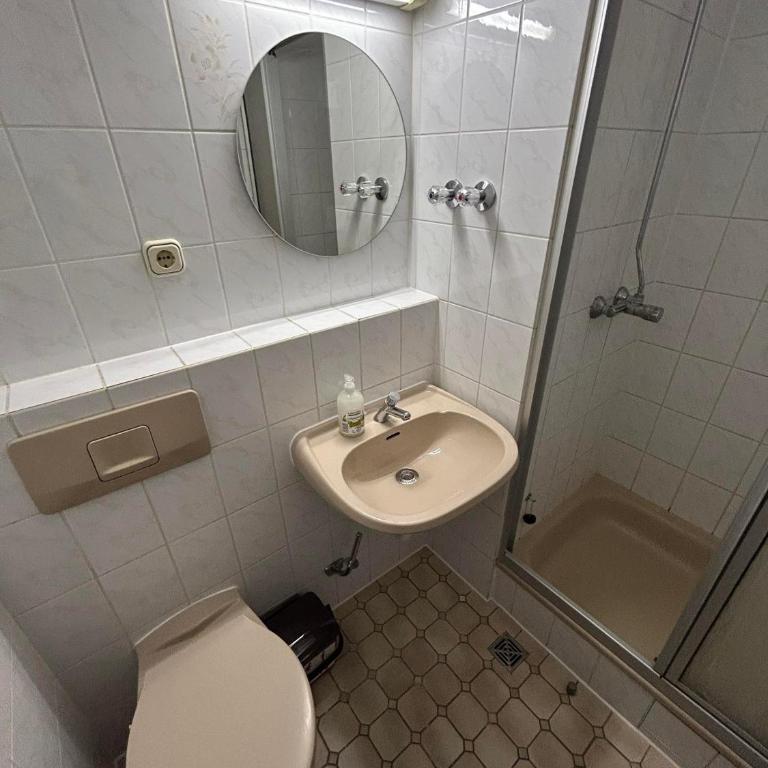 2-Rent Group Hostel Rooms AUB162 - Einzelzimmer - 2