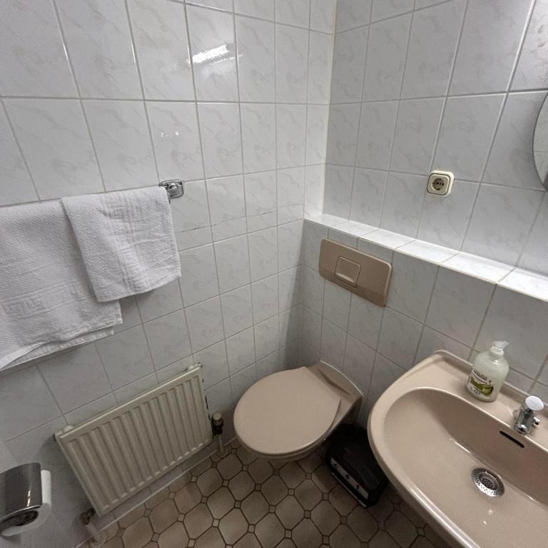 2-Rent Group Hostel Rooms AUB162 - Einzelzimmer - 4
