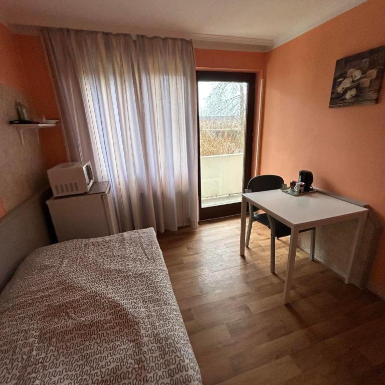 2-Rent Group Hostel Rooms AUB162 - Einzelzimmer - 1