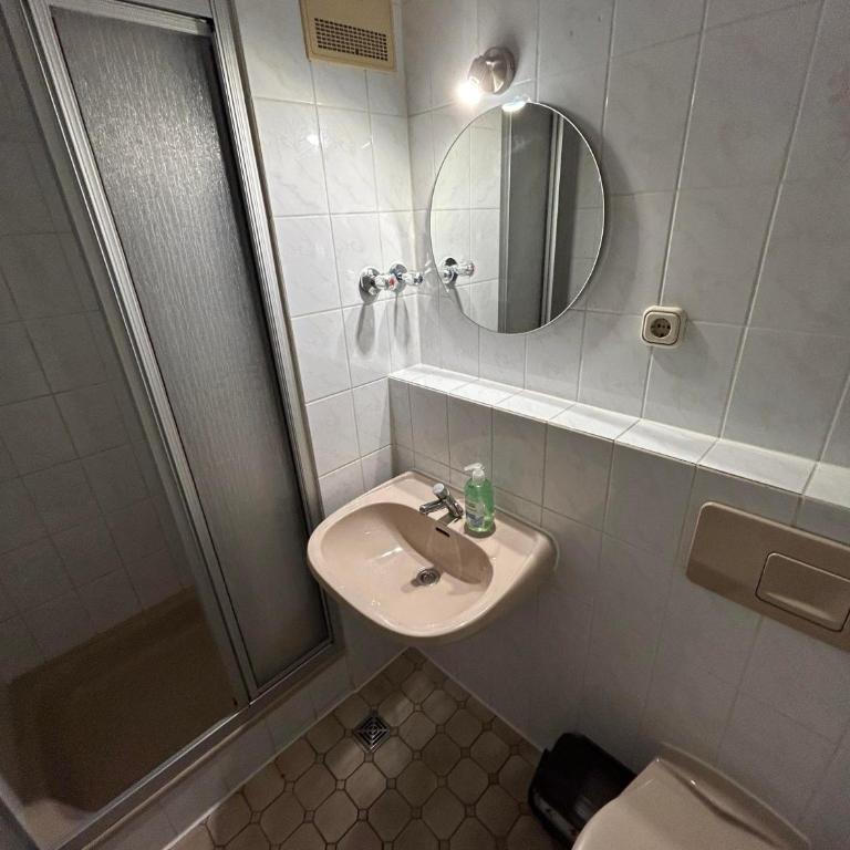 2-Rent Group Hostel Rooms AUB162 - Einzelzimmer - 3