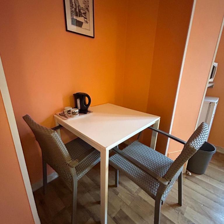 2-Rent Group Hostel Rooms AUB162 - Standard Zweibettzimmer - 3