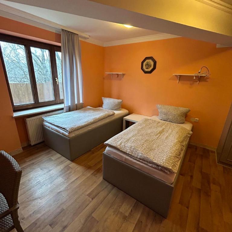 2-Rent Group Hostel Rooms AUB162 - Standard Zweibettzimmer - 2