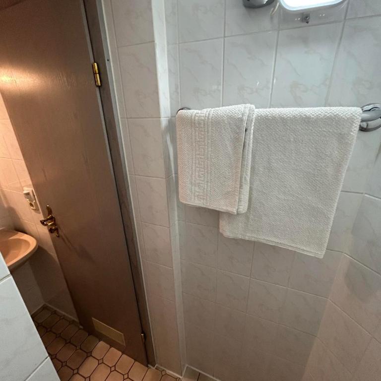 2-Rent Group Hostel Rooms AUB162 - Einzelzimmer - 1