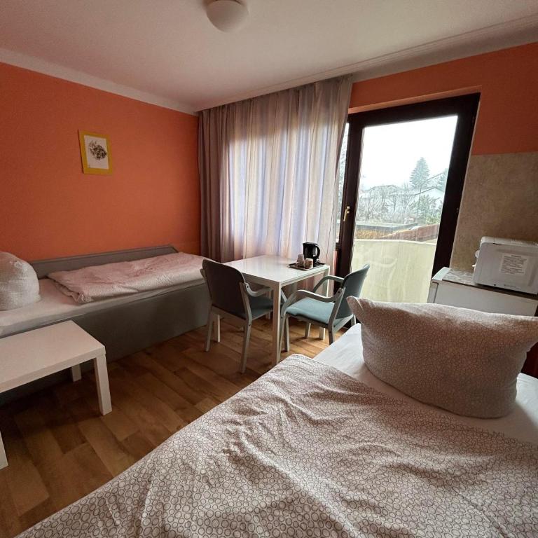 2-Rent Group Hostel Rooms AUB162 - Standard Zweibettzimmer - 1