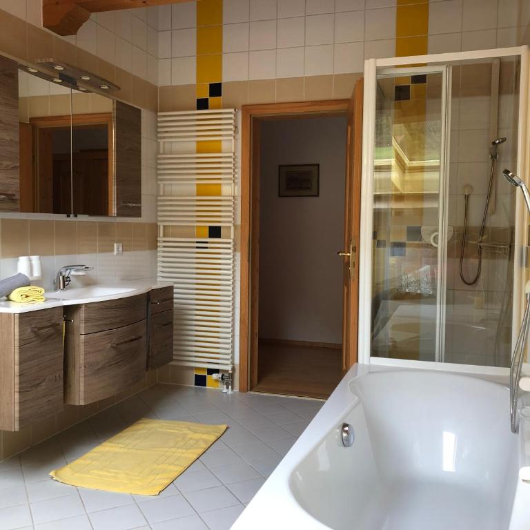 Haus am Wiesbach - Deluxe Apartment mit Balkon und 2 Schlafzimmern - 10