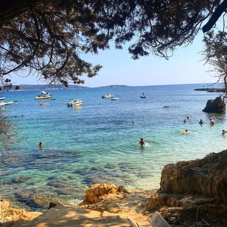 T2 climatisé avec terrasse & parking Plage à pied 5min Presqu ile de Giens - Apartment mit 1 Schlafzimmer - 14