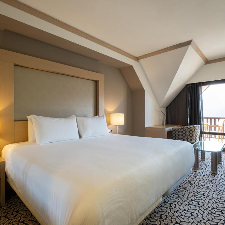 Eurostars Royal Tanau - Habitación Doble Deluxe con balcón y vistas a la montaña - 4