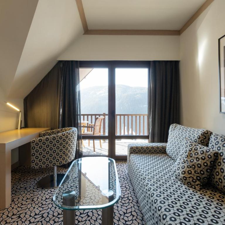 Eurostars Royal Tanau - Habitación Doble Deluxe con balcón y vistas a la montaña - 2
