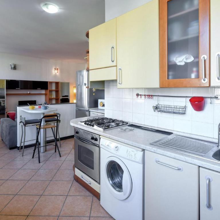2 Bedroom Amazing Apartment In Genova - Two-Bedroom Apartment - 6