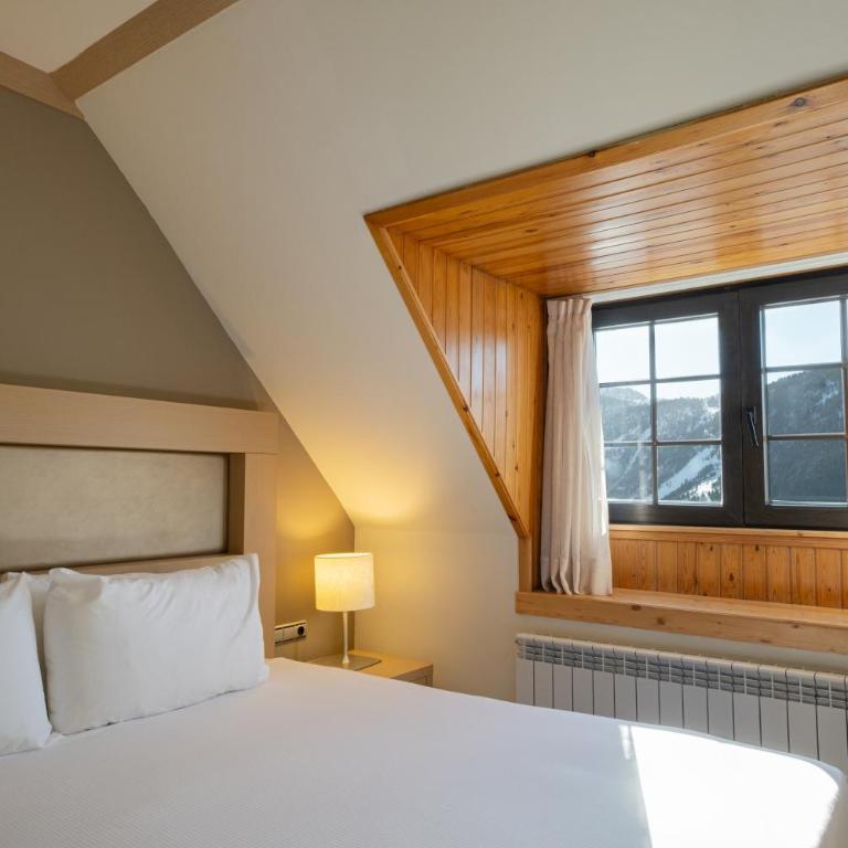 Eurostars Royal Tanau - Habitación Doble Deluxe con vistas a la montaña - 5