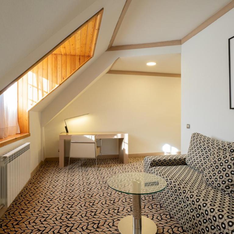 Eurostars Royal Tanau - Habitación Doble Deluxe con vistas a la montaña - 3