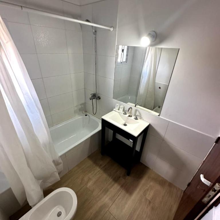 Hospedaje Familia Puma - Habitación Doble con baño privado - 1 o 2 camas - 6
