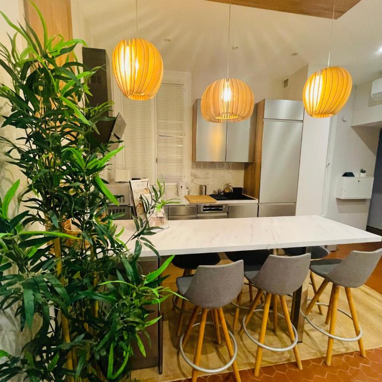 Old Town Nice Place Rossetti Themed 2BR Apartment Full Air Conditioning - Appartement Deluxe - 32