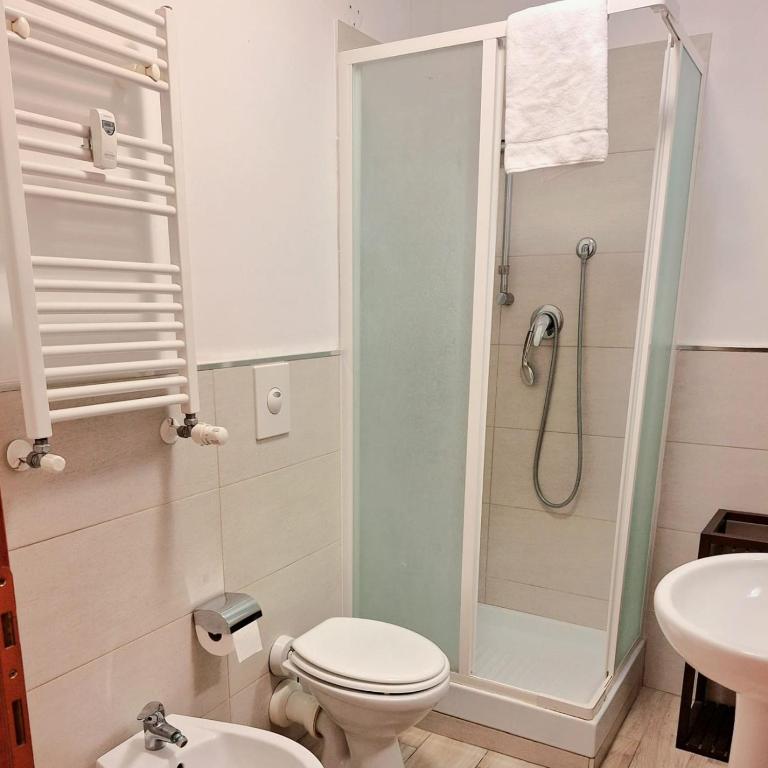 St. Anthony Guest House - Camera Matrimoniale con Bagno Privato - 3